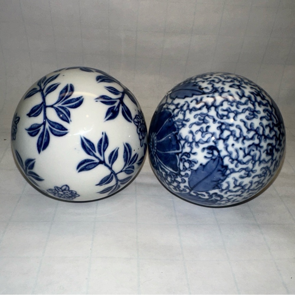 Vintage Pier 1 Porcelain Carpet Balls Spheres 3" Blue White Chinoiserie Set of 2